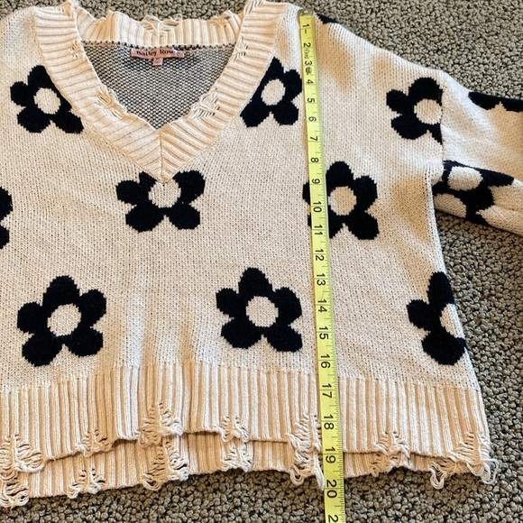 Bailey Rose Distressed Flower V Neck Sweater Soze XS in Like New Condition - Picture 8 of 8